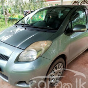 TOYOTA VITZ 2010