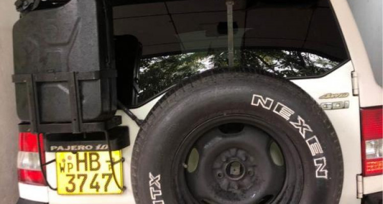 MITSUBISHI PAJERO 2000