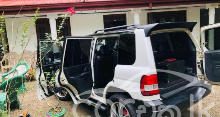 MITSUBISHI PAJERO 2000