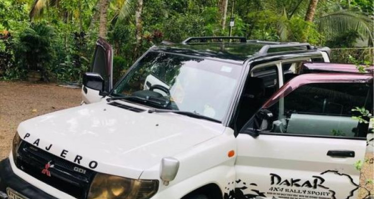 MITSUBISHI PAJERO 2000