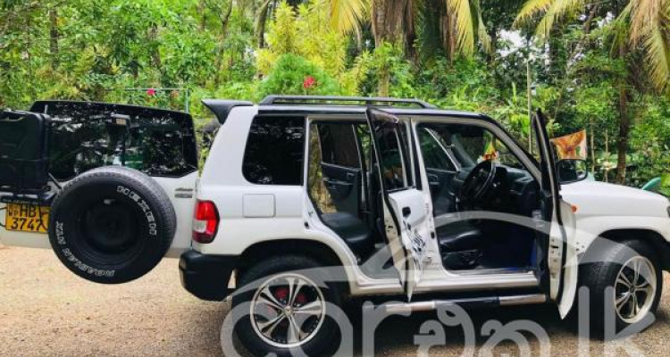 MITSUBISHI PAJERO 2000