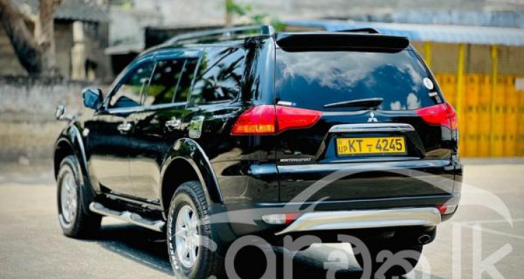 MITSUBISHI MONTERO 2012