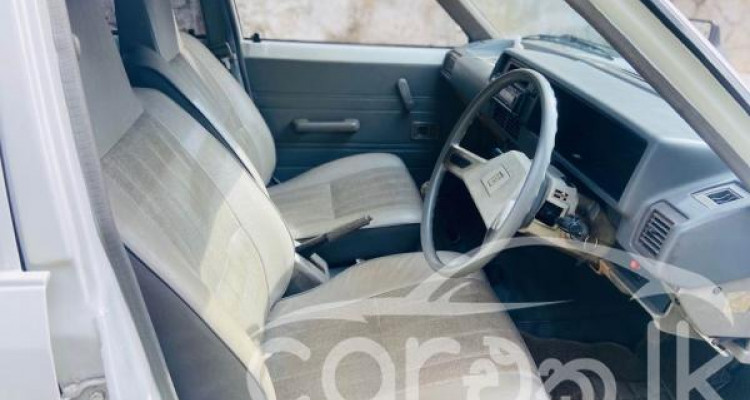 TOYOTA COROLLA DX WAGON KE72 1985