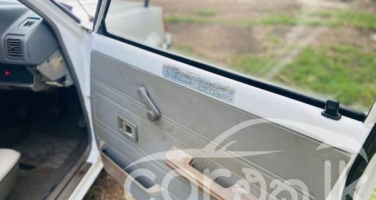 TOYOTA COROLLA DX WAGON KE72 1985