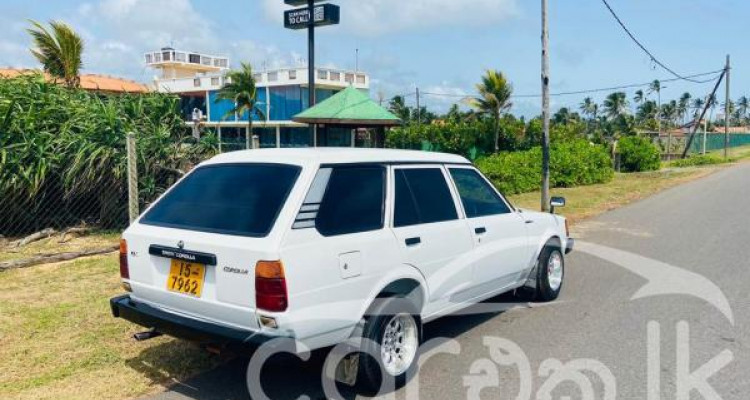TOYOTA COROLLA DX WAGON KE72 1985