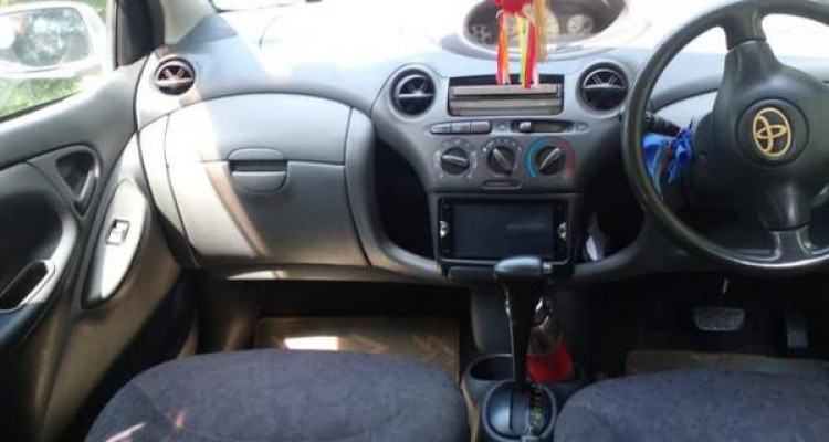 TOYOTA VITZ 2002