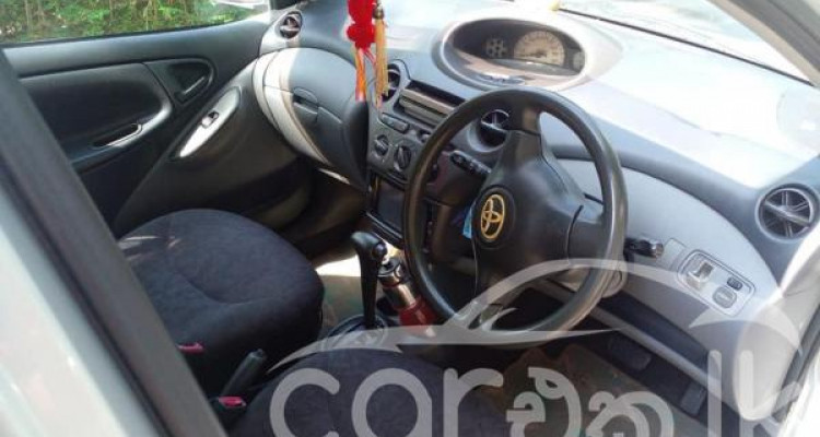 TOYOTA VITZ 2002