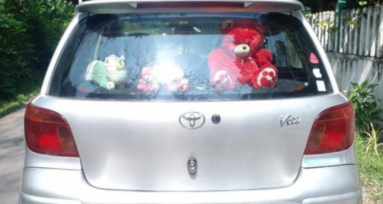 TOYOTA VITZ 2002