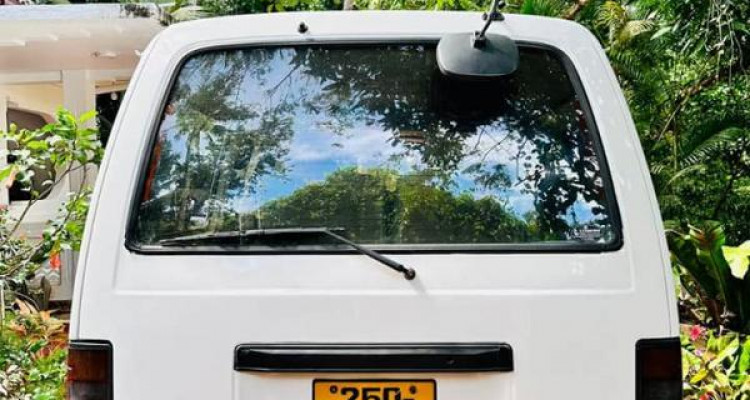 NISSAN CARAVAN E24 1994