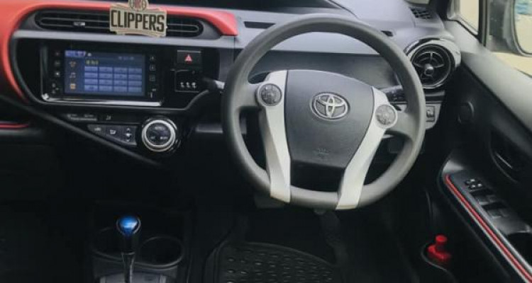 TOYOTA AQUA 2015