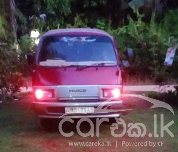 TOYOTA HIACE LH112 1982