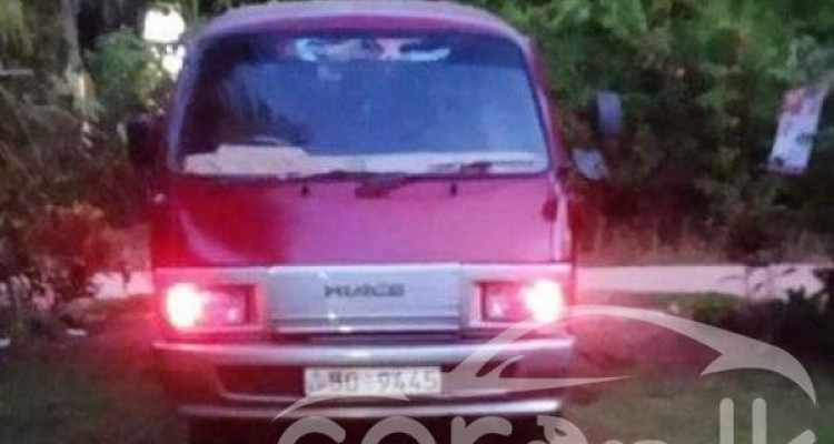 TOYOTA HIACE LH112 1982