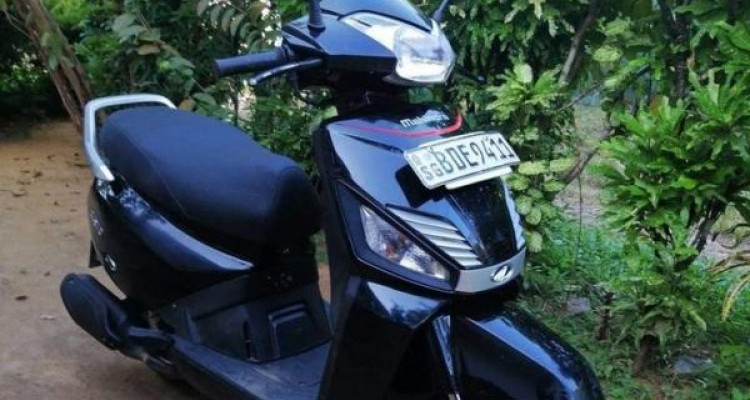 MAHINDRA GUSTO 2015