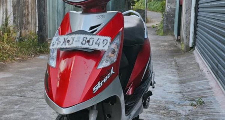 TVS SCOOTY STREAK 2012