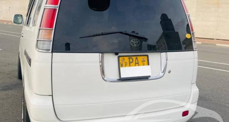 TOYOTA NOAH CR42 2001