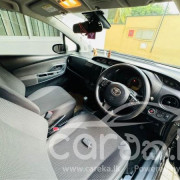 TOYOTA VITZ 2017