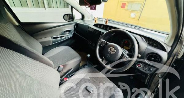 TOYOTA VITZ 2017