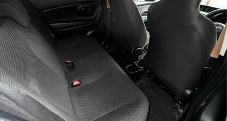 TOYOTA VITZ 2017
