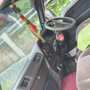 NISSAN CARAVAN 1990