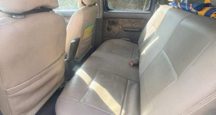 NISSAN D22 2000