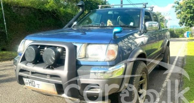 NISSAN D22 2000