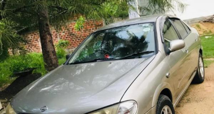 NISSAN BLUEBIRD 2001