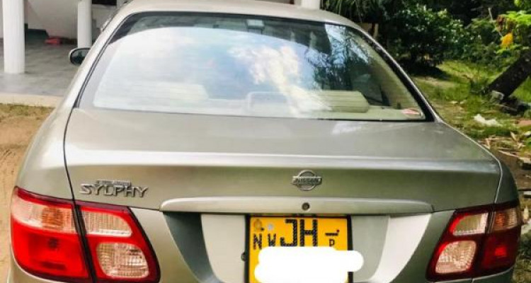 NISSAN BLUEBIRD 2001