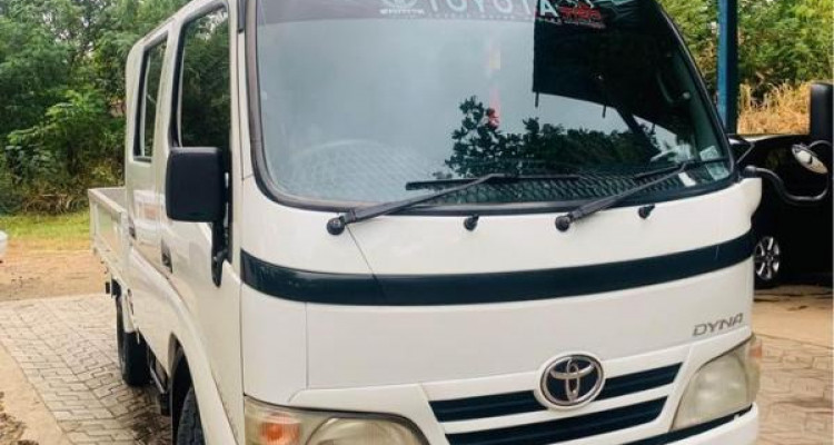 TOYOTA DYNA CREW CAB 2010