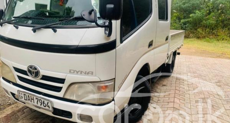 TOYOTA DYNA CREW CAB 2010