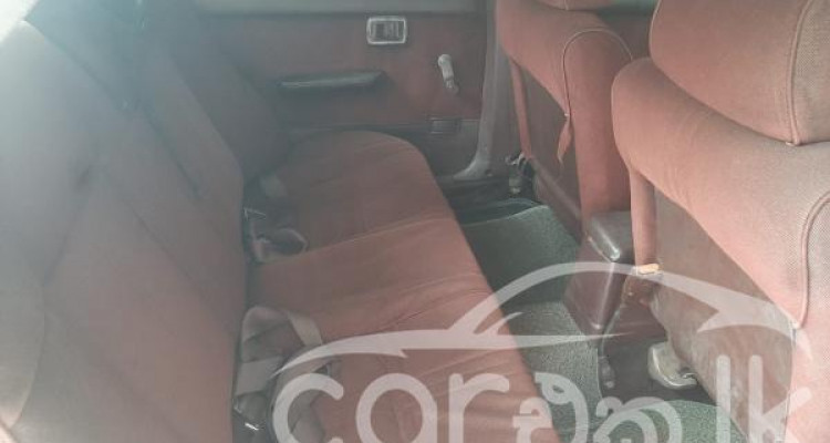 NISSAN BLUEBIRD 1990