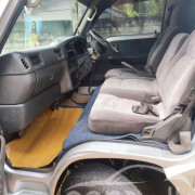 NISSAN CARAVAN 2000