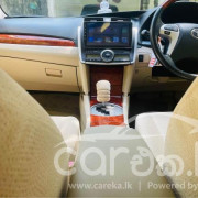 TOYOTA PREMIO 2014