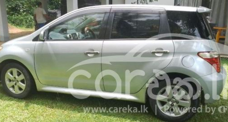 TOYOTA IST 2005