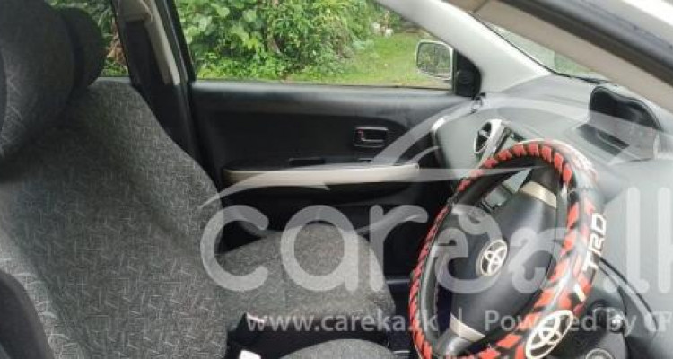 TOYOTA IST 2005
