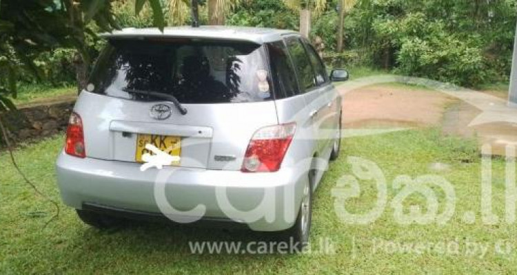 TOYOTA IST 2005