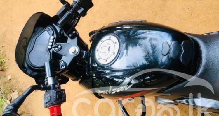 BAJAJ PULSAR 180 2017