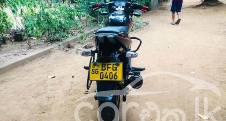 BAJAJ PULSAR 180 2017