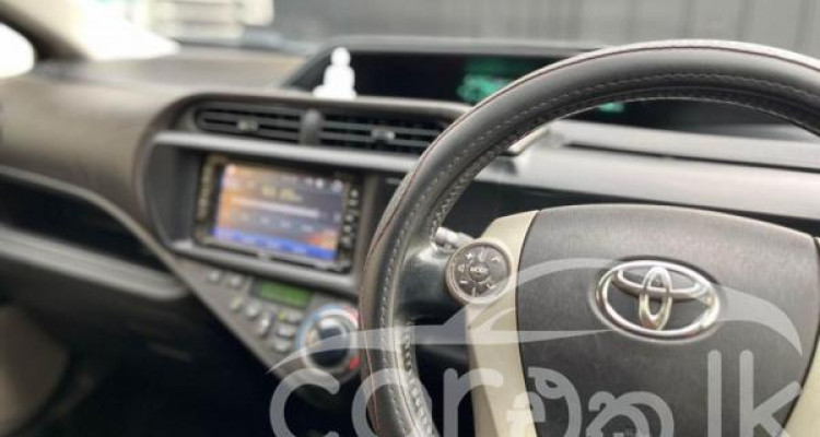 TOYOTA AQUA 2012