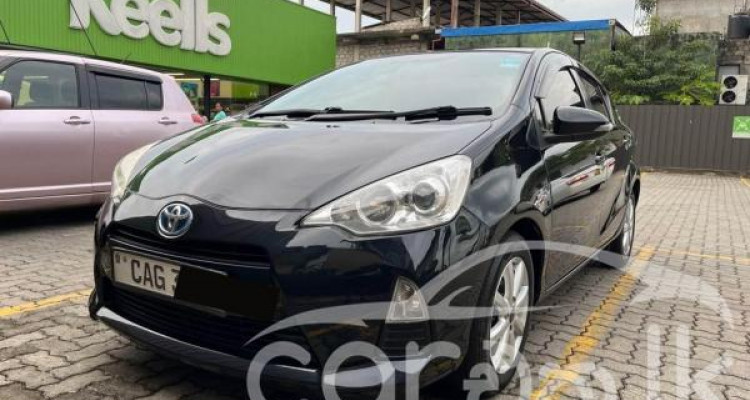 TOYOTA AQUA 2012