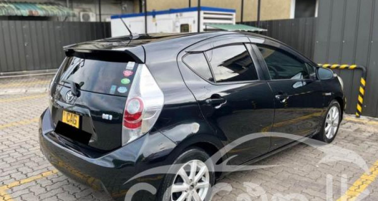 TOYOTA AQUA 2012