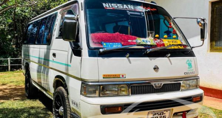 NISSAN CARAVAN 1992