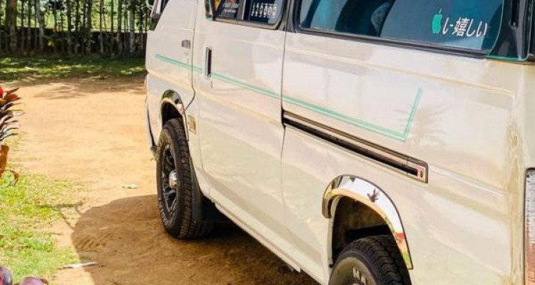 NISSAN CARAVAN 1992