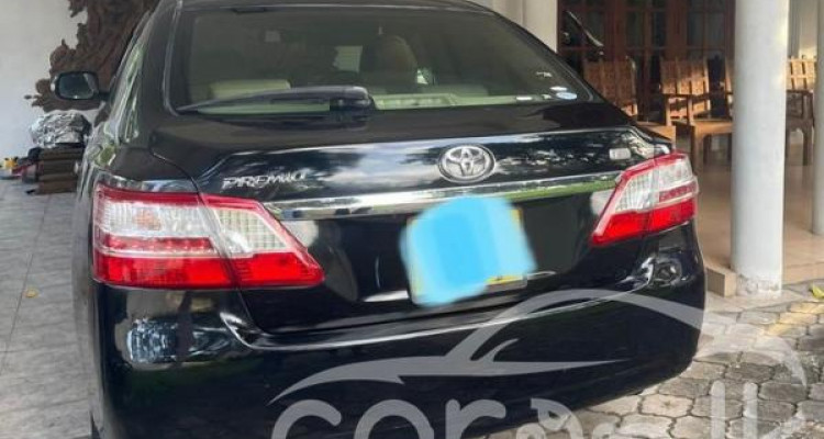 TOYOTA PREMIO 2012