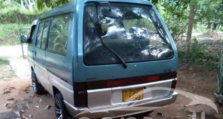 NISSAN LARGO 1993