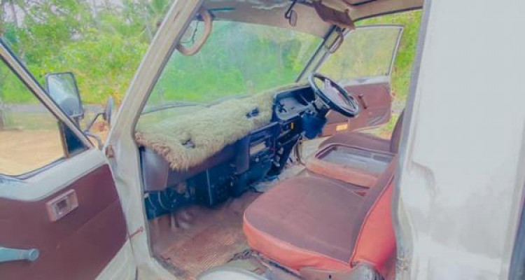 TOYOTA HIACE 1988