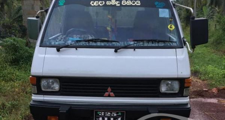 MITSUBISHI DELICA 1980