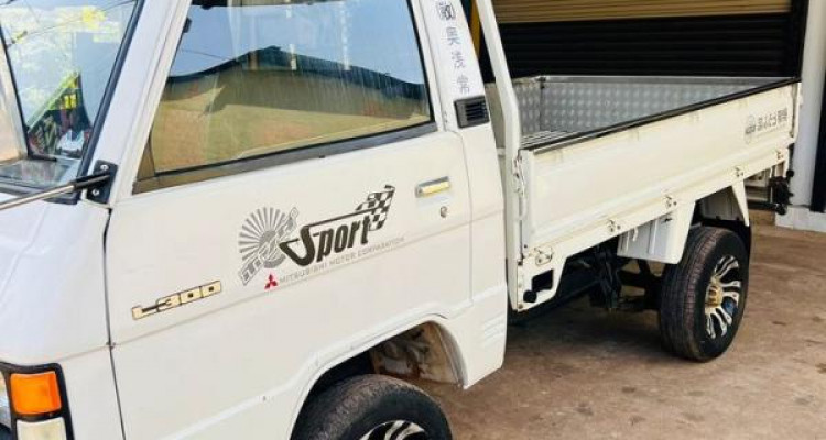 MITSUBISHI L300 1983