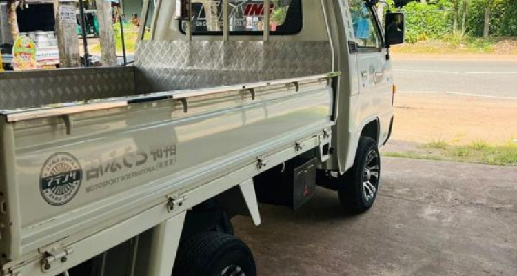 MITSUBISHI L300 1983