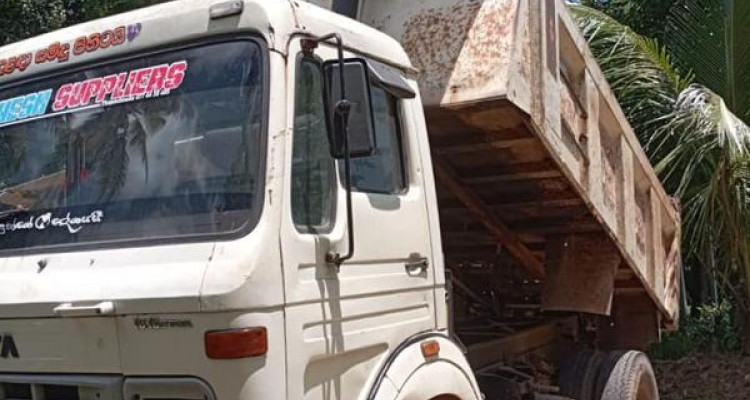 TATA TIPPER 2010