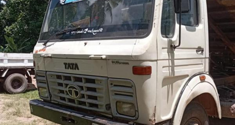 TATA TIPPER 2010